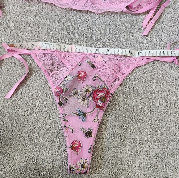 SOLD 💋SET💋 Victoria’s Secret DREAM ANGELS Floral Embroidery XL thong M/L - Picture 7 of 7